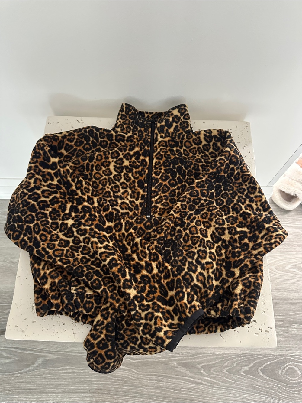 ARITZIA FLEECE LEOPARD CROPPED SWEATER IN XS 1/4 ZIP